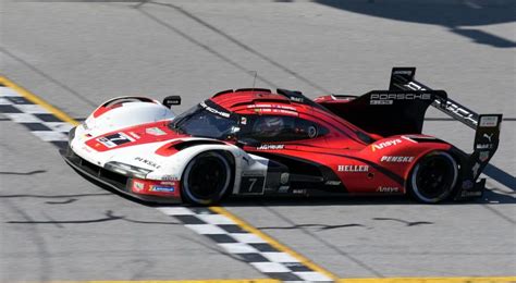 penske wins Rolex 24